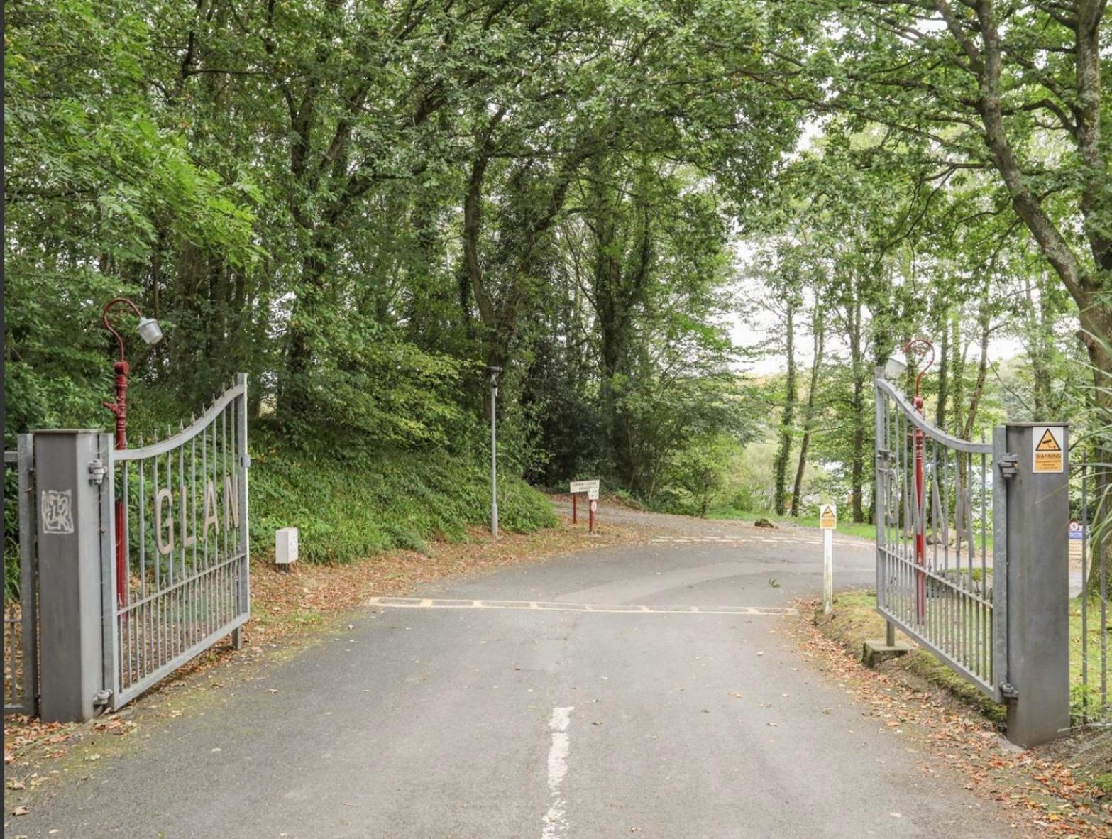Holiday Cabin Sleeps 5 Glan Gwna Holiday Park Caernarfon Extérieur photo